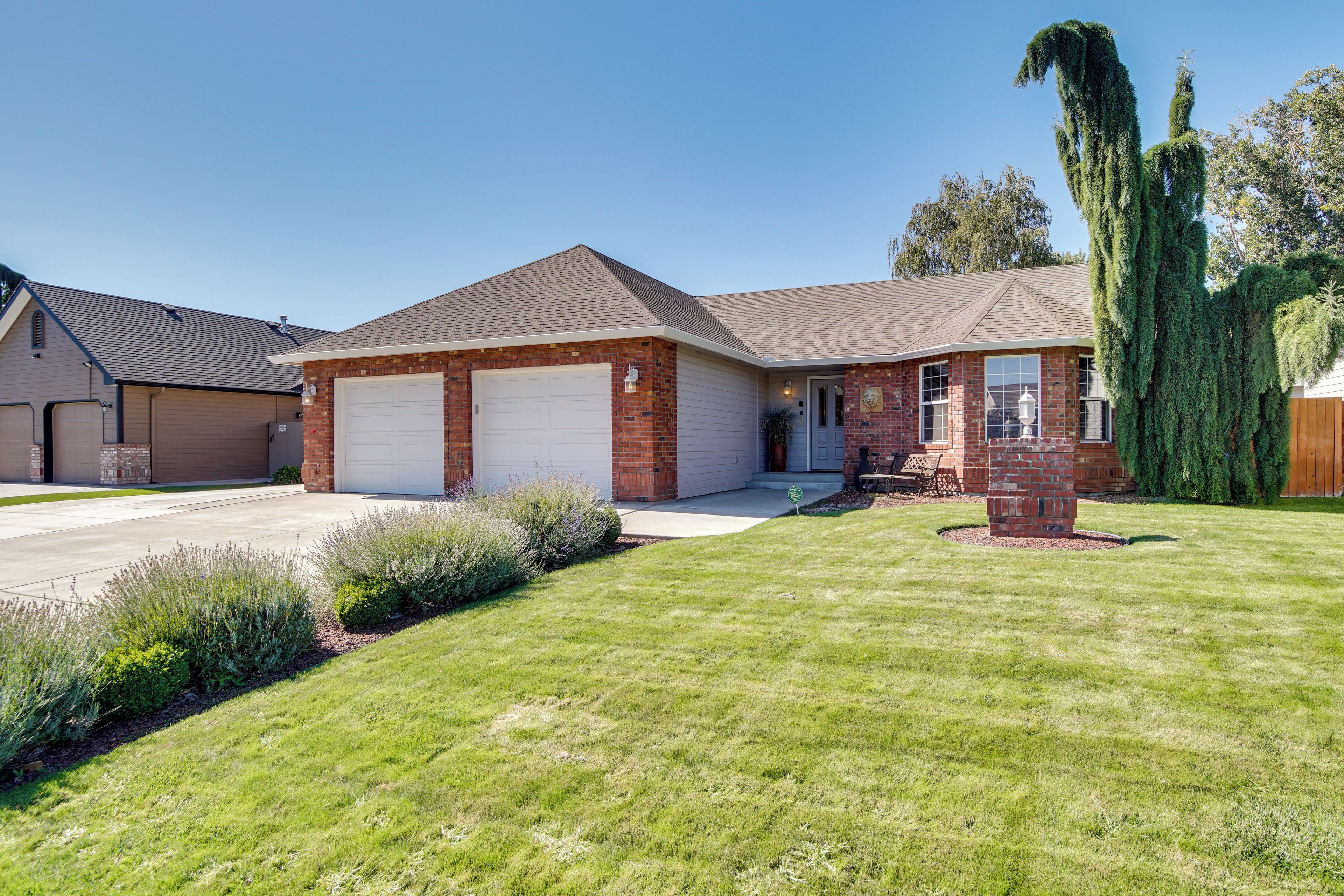 House (3 Bedrooms) | Front of property