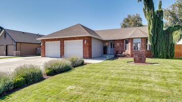 House (3 Bedrooms) | Front of property