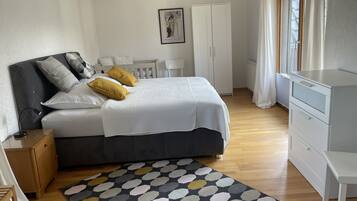 4 Schlafzimmer, BĂŒgeleisen/BĂŒgelbrett, kostenloses WLAN, BettwĂ€sche