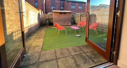 2 Bedroom House with Garden next to the River Tees