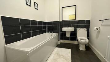 SĂšche-cheveux, serviettes fournies, savon, papier toilette