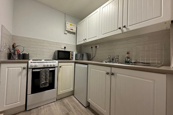 Kjøleskap, mikrobølgeovn, ovn og kokeplater