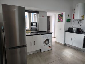 Fridge, microwave, oven, stovetop - Apartment in Semeador (Portalegre)