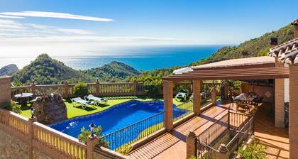 Villa Bonifacio - Four Bedroom Villa, Sleeps 7