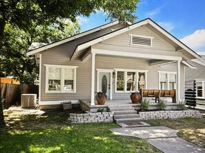 Exterior - ACL and F1! 1 BLOCK OFF SOUTH CONGRESS-LOCATION PERFECTION. Rent ACL or all Oct. (Austin)