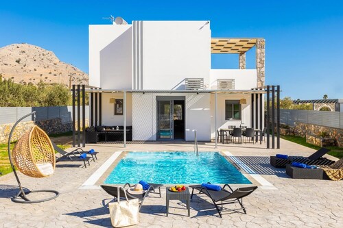 Villa Livis 2 - Three Bedroom Villa, Sleeps 7