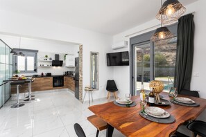 Refrigerador, microondas, horno y lavavajillas