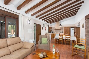 TV, fireplace - Villa Loli Imaroga One (Nerja)