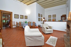 Dining - Villa Piandisette - Four Bedroom Villa, Sleeps 10 (Cetona)