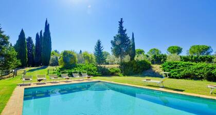 Villa Piandisette - Four Bedroom Villa, Sleeps 10