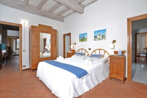 4 chambres, fer et planche à repasser, Wi-Fi, draps fournis