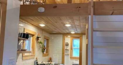Sweet Suite Tiny House w/ Zen Vibes on Quiet Lake