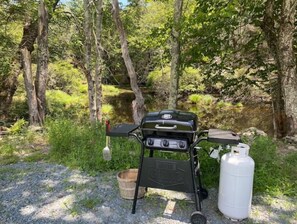 Property grounds - Sweet Suite Tiny House w/ Zen Vibes on Quiet Lake (Woodridge)
