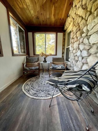 内装. Big Stone House in Charming Catskills Village
