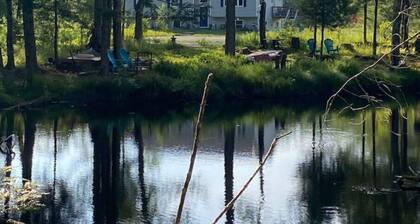 Peaceful Lake House Sauna,Hot tub,& Pool getaway in the Catskills