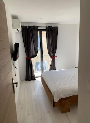 2 Schlafzimmer, Reisekinderbett, kostenloses WLAN, Bettwäsche