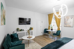 1 habitación, tabla de planchar con plancha, wifi y ropa de cama 