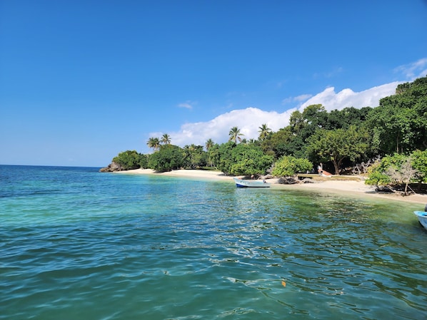 沙滩椅、沙滩毛巾