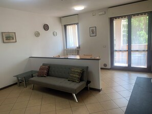 Smart TV, books - Apartment with a view of the Arezzo city (Arezzo)