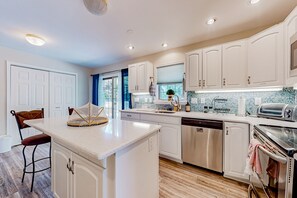 Fridge, microwave, oven, stovetop - The Reservation - dog-friendly home with fenced yard, deck, grill, & beach gear (Ocean View)