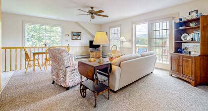 Peaceful farm stay with mountain views, sunny patio, & firepit - near skiing