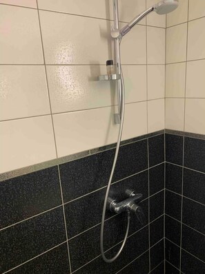 Dusche, Handtücher, Toilettenpapier