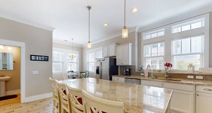 Dog-friendly home near beach & ocean with bikes, beach gear, grill