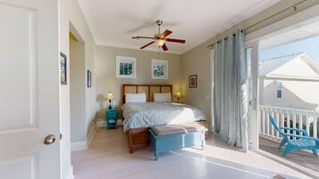 4 bedrooms, desk, iron/ironing board, Internet