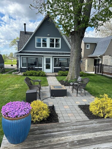 Lakeside Oasis - Lake Erie Lakefront with Golf Cart