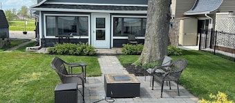 Lakeside Oasis - Lake Erie Lakefront with Golf Cart