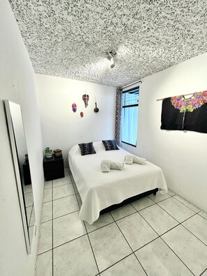 Standard Room, 1 Double Bed, Shared Bathroom (ELA 3)
