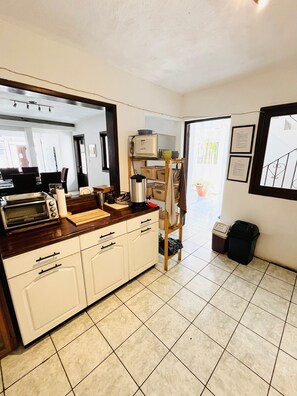 Full-size fridge, microwave, oven, toaster - Casa ELA Candelaria (Antigua Guatemala)