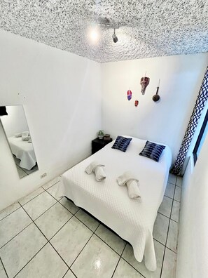 Standard Room, 1 Double Bed, Shared Bathroom (ELA 3) | 1 bedroom, individually decorated, individually furnished - Casa ELA Candelaria (Antigua Guatemala)