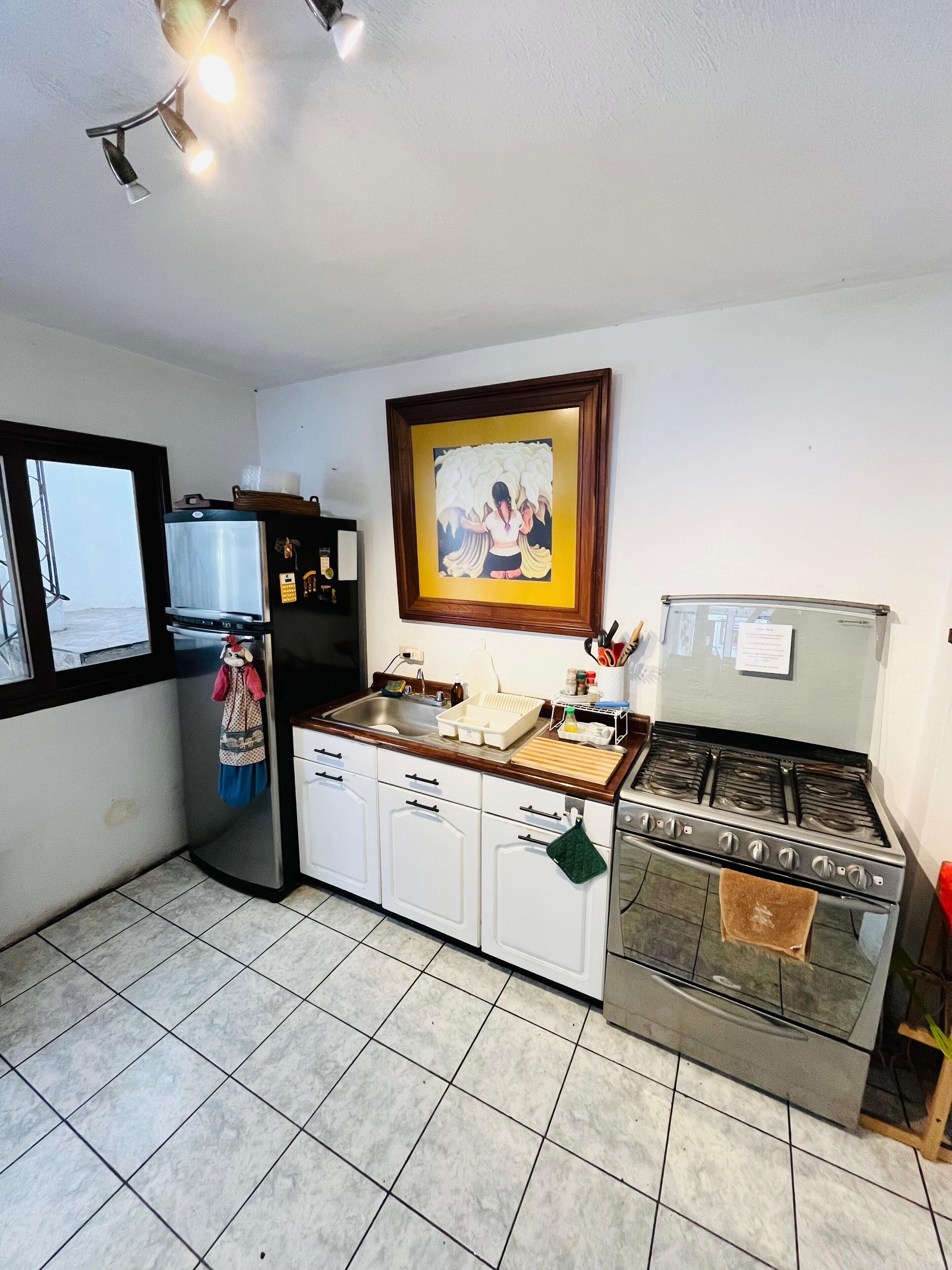 Full-size fridge, microwave, oven, toaster