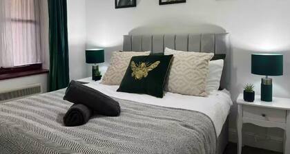 Rose Court-Free Parking-Central-Long Stay Offer