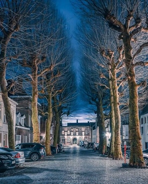 Parkplätze auf dem Gelände