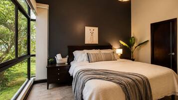 2 bedrooms, travel cot, WiFi, bed sheets