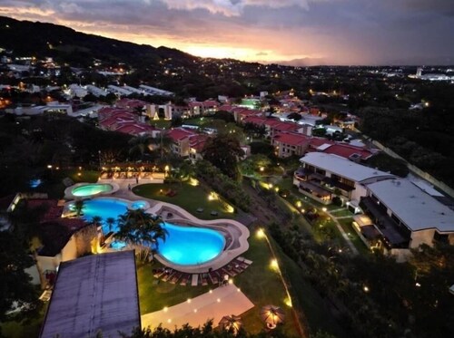 Modern penthouse, office, A/C, Pool, GYM