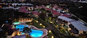 Modern penthouse, office, A/C, Pool, GYM