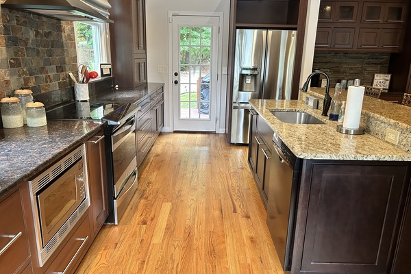 Refrigerador, microondas, horno, placa de cocina