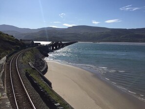 靠近海滩、沙滩椅