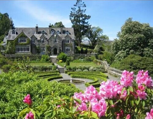 Character old cottage in gorgeous Snowdonia location