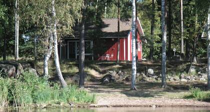 Am Ufer des HjÀlmaren Sees