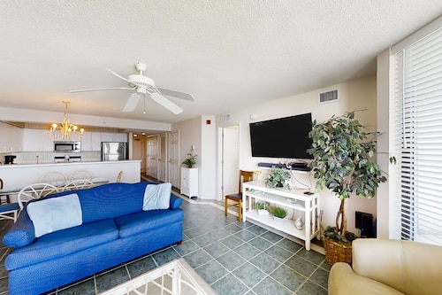 Oceanfront condo with pool access, jetted tub, full kitchen, W/D, & Pack-N-Play
