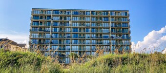 Oceanfront condo with pool access, jetted tub, full kitchen, W/D, & Pack-N-Play