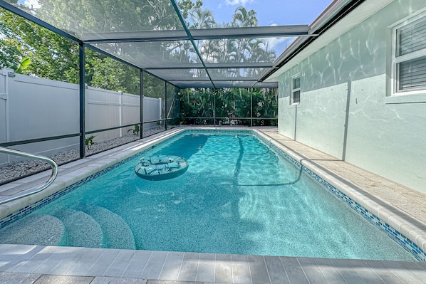 UppvÀrmd pool