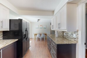 Dining - Bright and airy home with enclosed pool, hammock, and open-concept interior (Fort Myers)