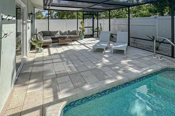 A heated pool - Bright and airy home with enclosed pool, hammock, and open-concept interior (Fort Myers)