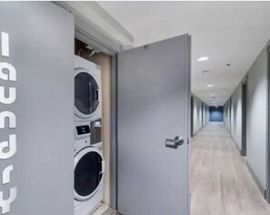 Interior - SoFi Studio! Amazing Location! Direct Access to Beach! (Miami Beach)