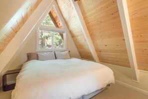 3 sovrum, skrivbord, gratis wi-fi och sängkläder